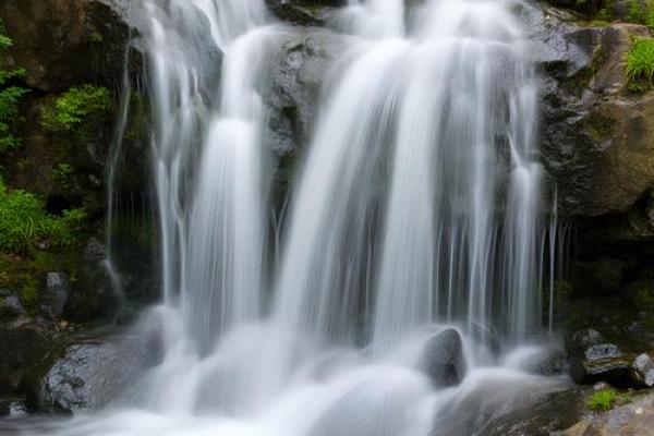 窗外见山林，风水宝地藏富贵揭秘家居风水中的山水奥秘